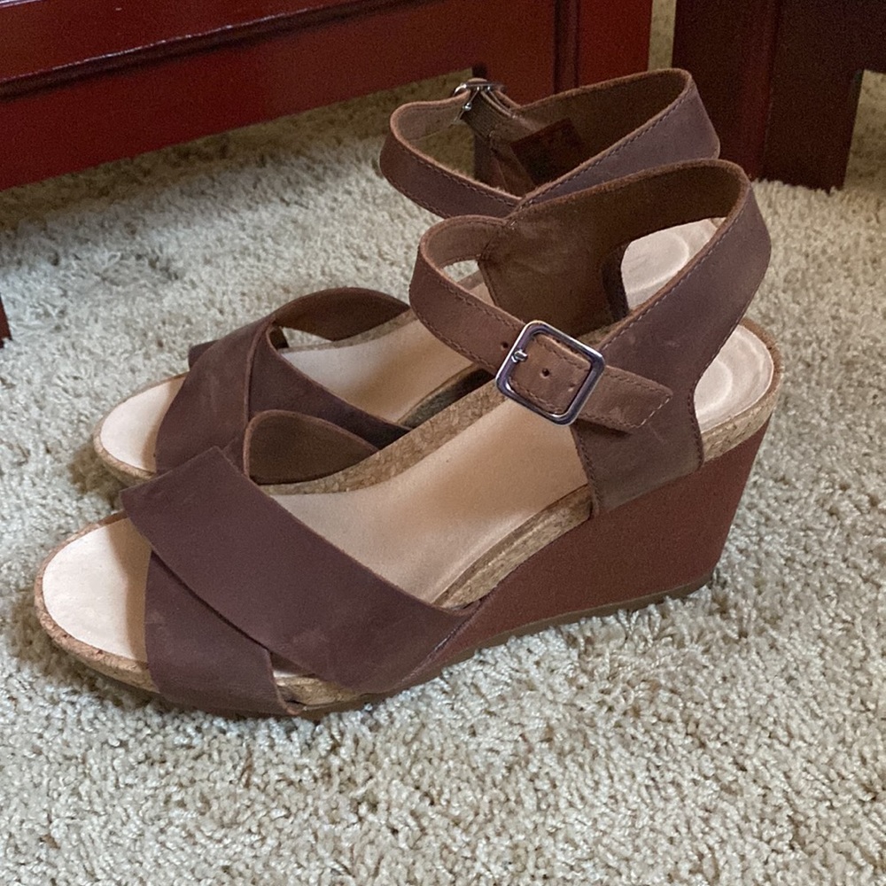 Rarely worn Clarks wedges - Picture 2 of 6